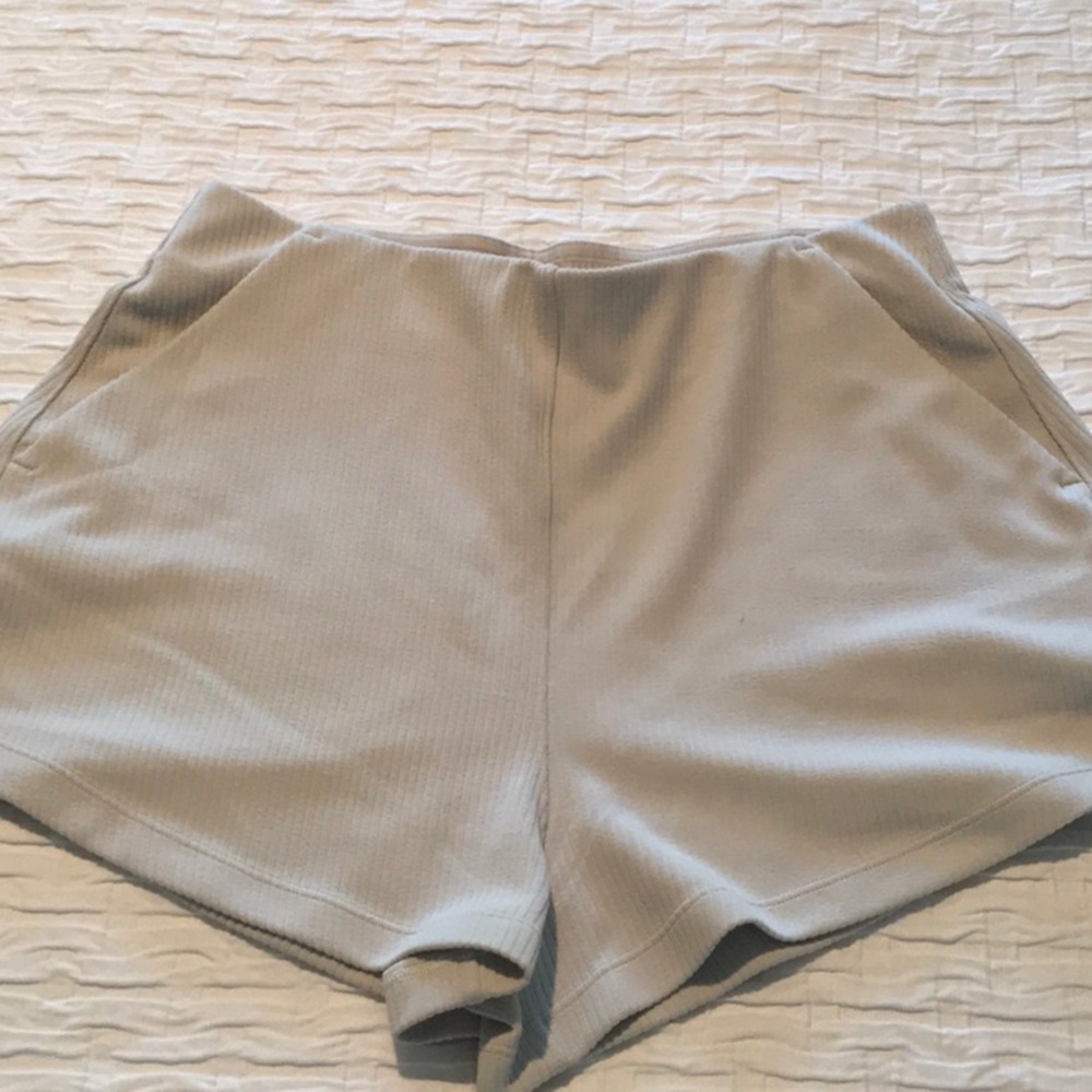 lululemon athletica High Waist Cream Shorts Sz 6